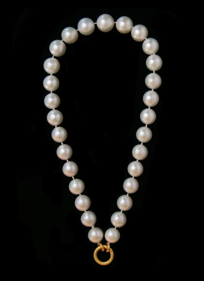 Necklace White Pearls