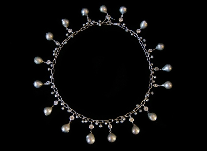 Delicate_Necklace_cz_Gray Baroques